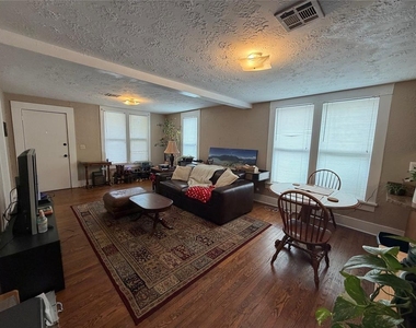 320 W Duffy Street - Photo Thumbnail 2