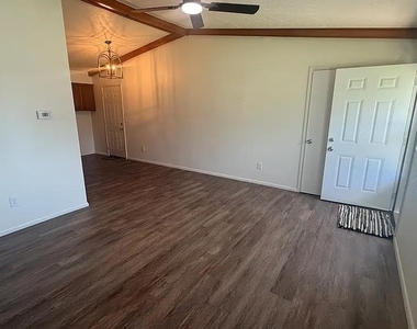 1344 Sw 62nd Street - Photo Thumbnail 4