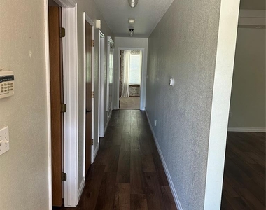 2807 Belknap Avenue - Photo Thumbnail 4