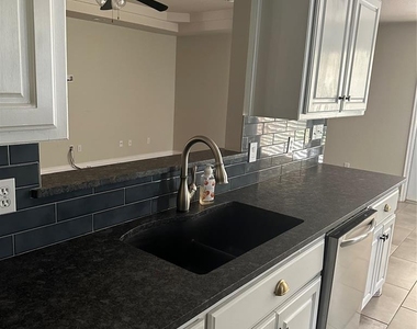 2807 Belknap Avenue - Photo Thumbnail 25