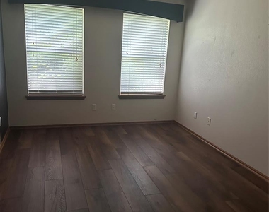 2807 Belknap Avenue - Photo Thumbnail 14