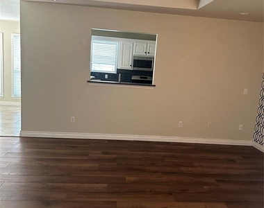2807 Belknap Avenue - Photo Thumbnail 6