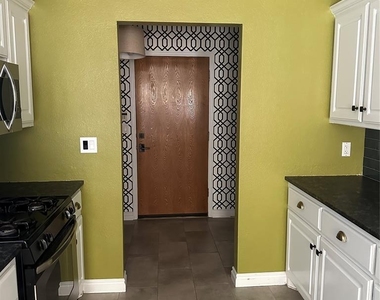 2807 Belknap Avenue - Photo Thumbnail 24