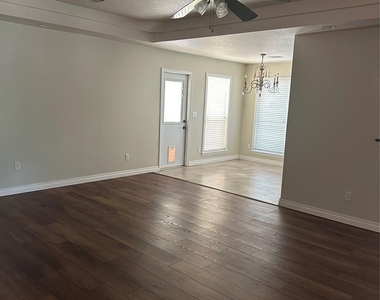 2807 Belknap Avenue - Photo Thumbnail 5