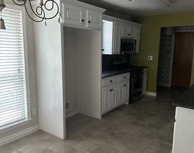 2807 Belknap Avenue - Photo Thumbnail 21