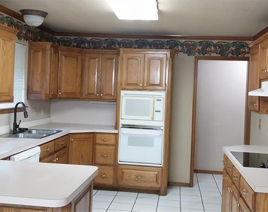 441 Cactus Road - Photo Thumbnail 4