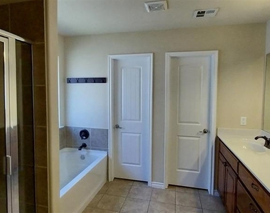 2304 Nw 154th Street - Photo Thumbnail 6