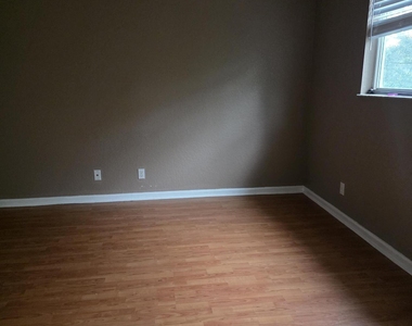 2866 S Oasis Drive - Photo Thumbnail 4