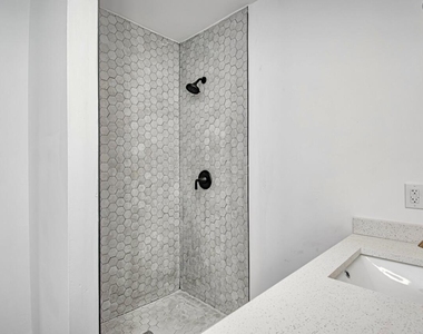 318 N E Street - Photo Thumbnail 10