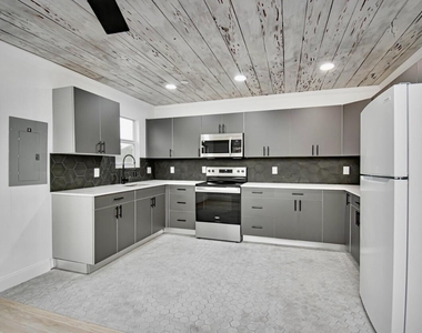 318 N E Street - Photo Thumbnail 8