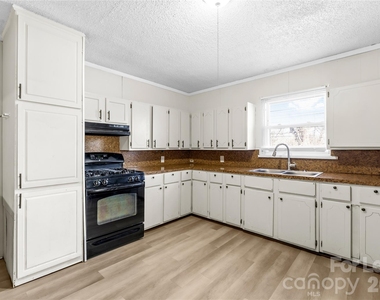 257 Jefferson Street - Photo Thumbnail 6