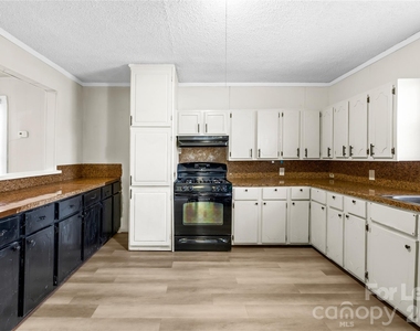 257 Jefferson Street - Photo Thumbnail 7