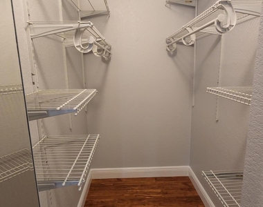 527 Shady Pine Way - Photo Thumbnail 4