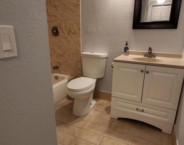 527 Shady Pine Way - Photo Thumbnail 7