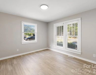 227 N Magnolia Street - Photo Thumbnail 11