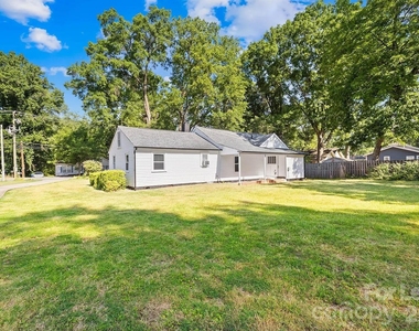227 N Magnolia Street - Photo Thumbnail 15