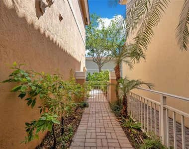 1840 Sweetbay Way - Photo Thumbnail 3