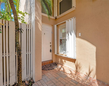 1840 Sweetbay Way - Photo Thumbnail 4