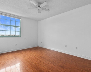 610 Clematis Street - Photo Thumbnail 11