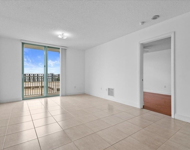 610 Clematis Street - Photo Thumbnail 6