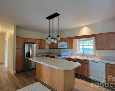 137 Fern Haven Lane - Photo Thumbnail 12