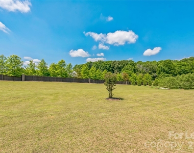 1012 Leland Drive - Photo Thumbnail 5