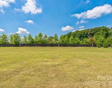 1012 Leland Drive - Photo Thumbnail 4