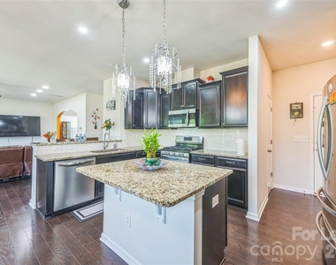 1012 Leland Drive - Photo Thumbnail 11