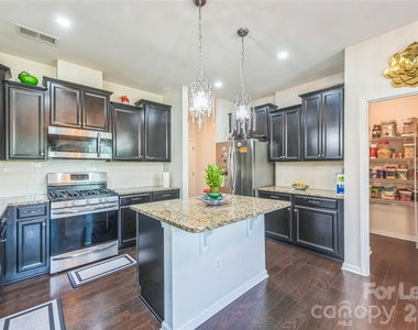 1012 Leland Drive - Photo Thumbnail 8
