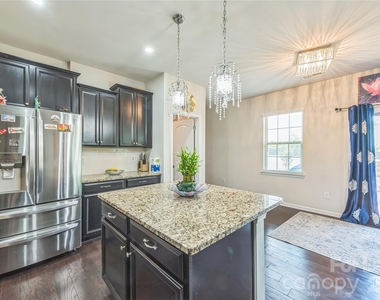 1012 Leland Drive - Photo Thumbnail 12
