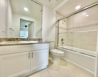 16900 N Bay Road - Photo Thumbnail 3