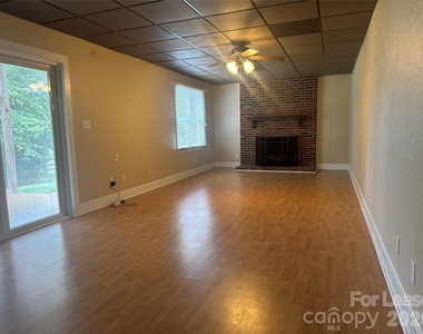 8024 Bradford Lane - Photo Thumbnail 10