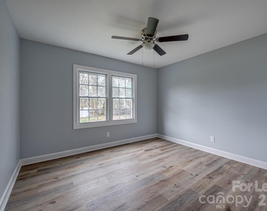 1048 Avondale Road - Photo Thumbnail 6