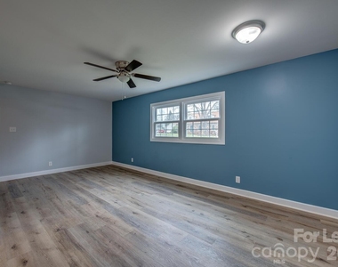 1048 Avondale Road - Photo Thumbnail 1