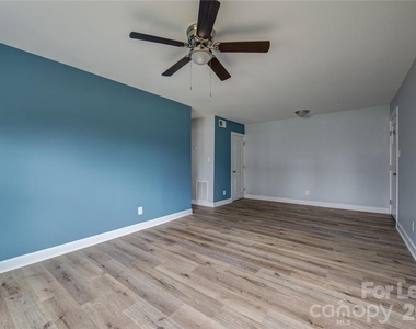 1048 Avondale Road - Photo Thumbnail 3