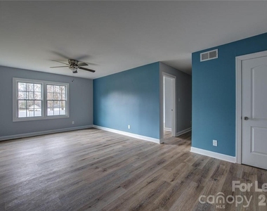 1048 Avondale Road - Photo Thumbnail 1