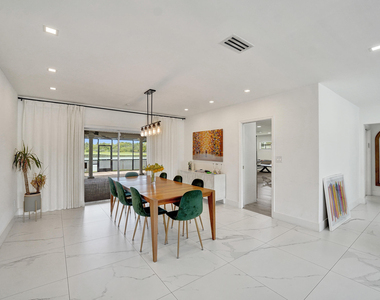 3630 N 55th Avenue - Photo Thumbnail 9