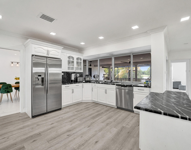 3630 N 55th Avenue - Photo Thumbnail 11