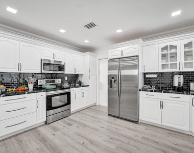 3630 N 55th Avenue - Photo Thumbnail 12