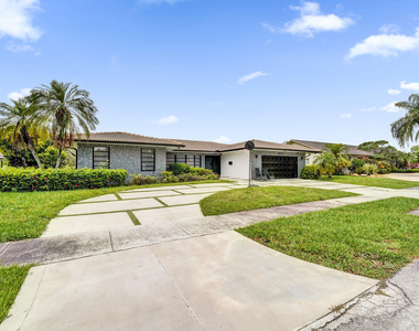3630 N 55th Avenue - Photo Thumbnail 2