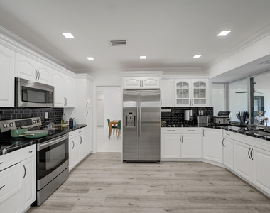 3630 N 55th Avenue - Photo Thumbnail 13