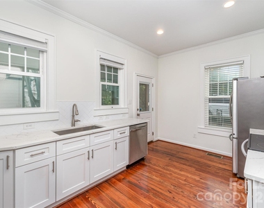 2110 Dartmouth Place - Photo Thumbnail 8