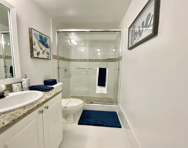 9517 Fontainebleau Boulevard - Photo Thumbnail 4