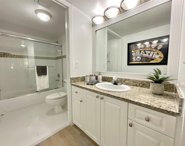 9517 Fontainebleau Boulevard - Photo Thumbnail 7