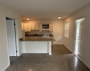 1118 N H Street - Photo Thumbnail 1