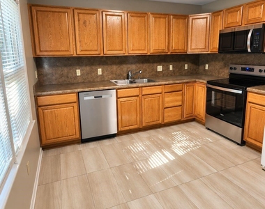 3317 Windsor Drive - Photo Thumbnail 5