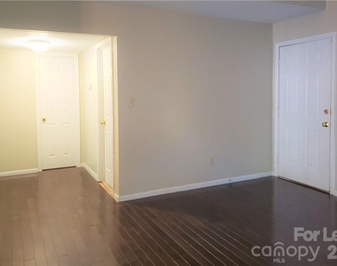 3317 Windsor Drive - Photo Thumbnail 4