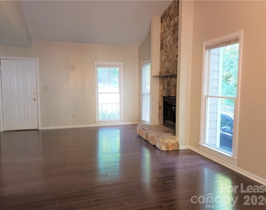 3317 Windsor Drive - Photo Thumbnail 2