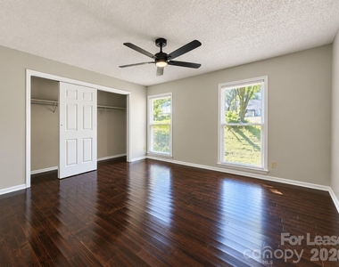 3317 Windsor Drive - Photo Thumbnail 6
