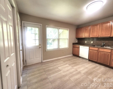 3317 Windsor Drive - Photo Thumbnail 7